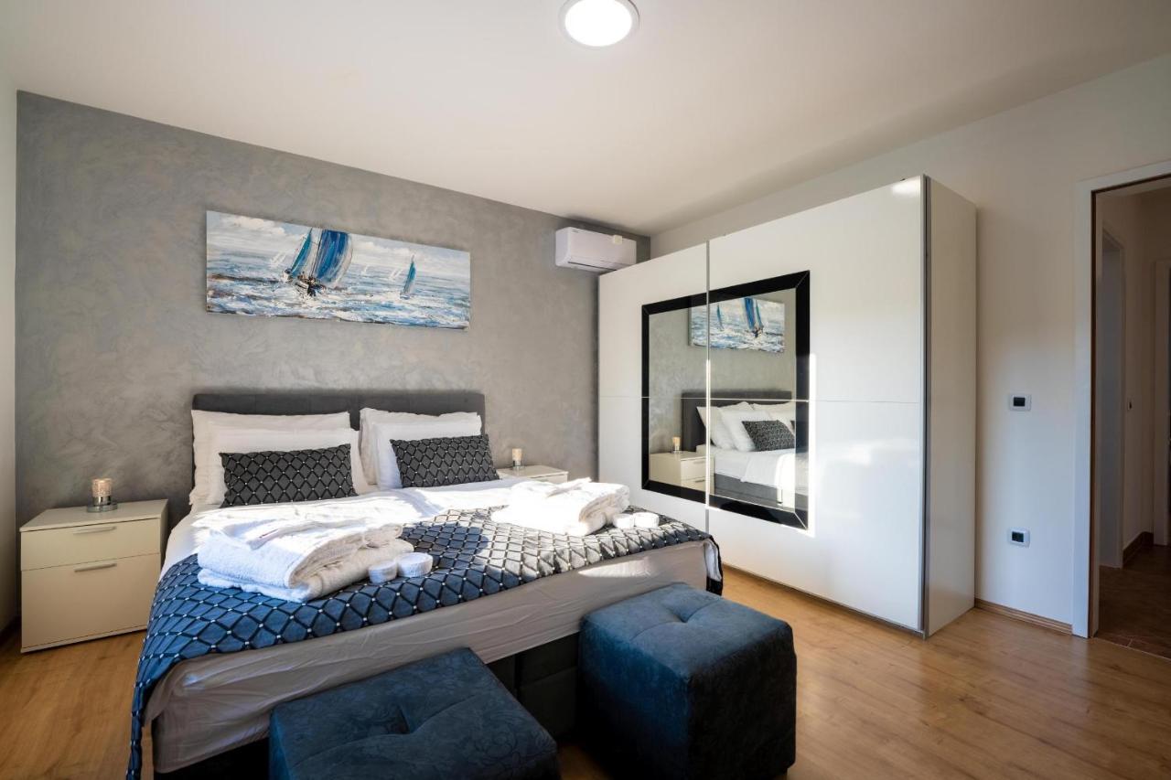 Villa Beauty With Heated Pool And Jacuzzi Kanfanar Bagian luar foto