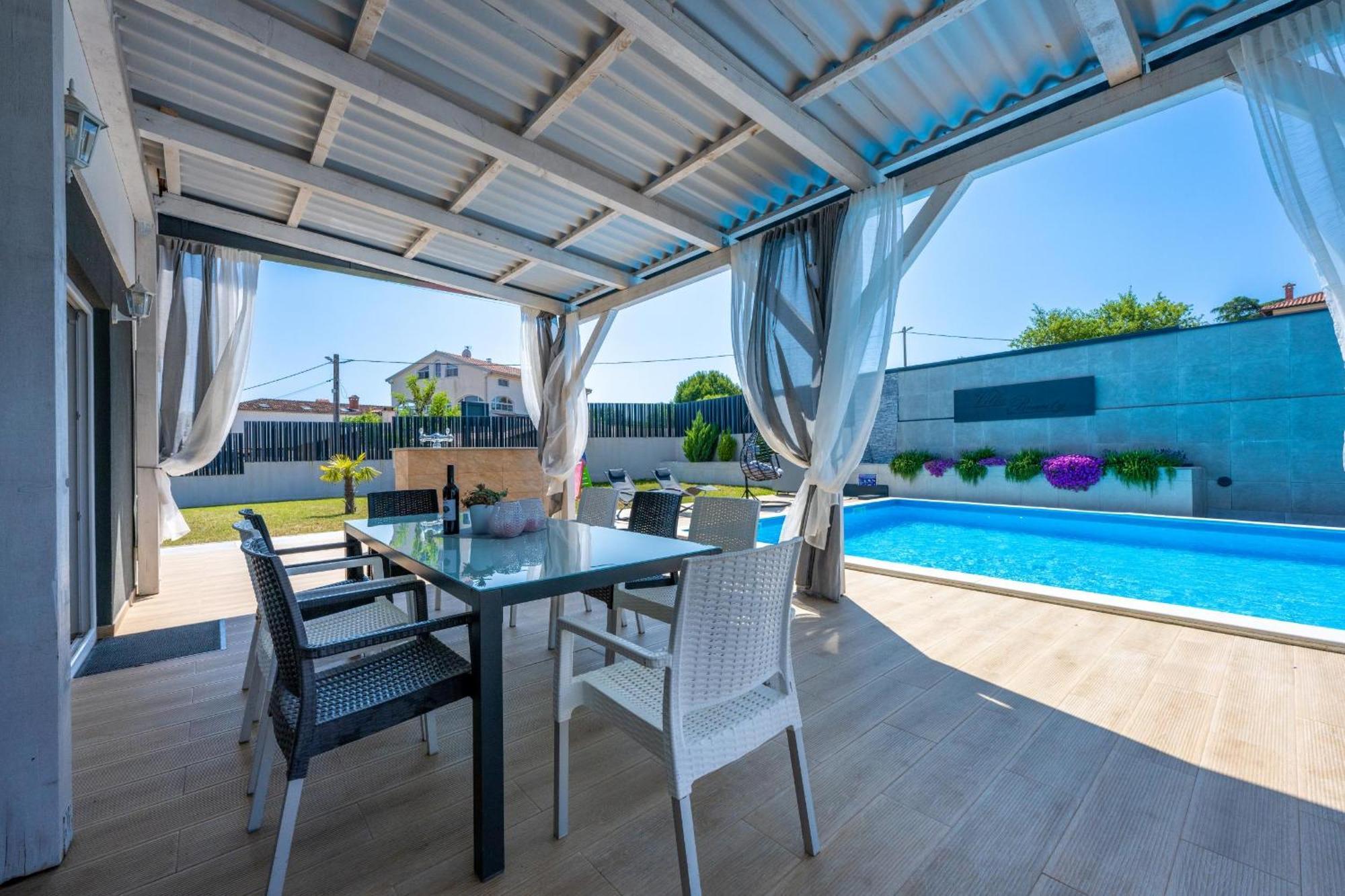 Villa Beauty With Heated Pool And Jacuzzi Kanfanar Bagian luar foto