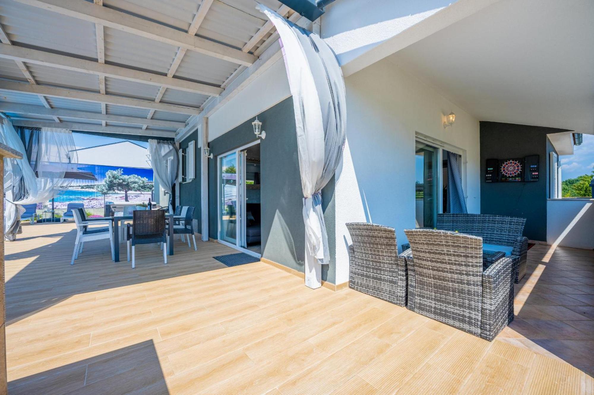 Villa Beauty With Heated Pool And Jacuzzi Kanfanar Bagian luar foto